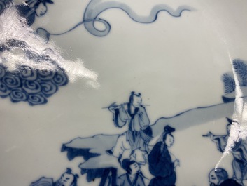 Een Chinees blauw-wit bord met onsterfelijken, Yongzheng merk en periode